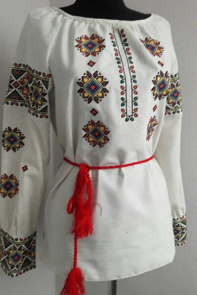 женская вышиванка из льна украина